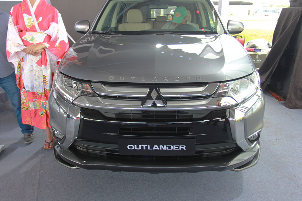 Mitsubishi Outlander 2016 phiên bản cao cấp 7 chỗ có gì